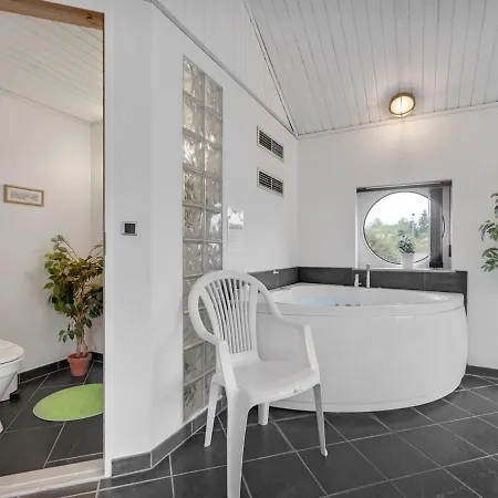 Holiday home Athisl - 800m From The Sea In Djursland And Mols By Interhome