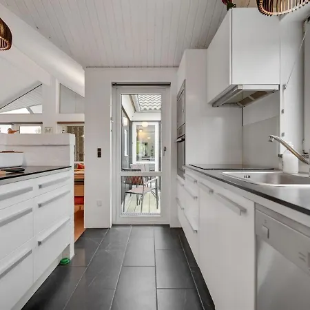 Holiday home Athisl - 800m From The Sea In Djursland And Mols By Interhome