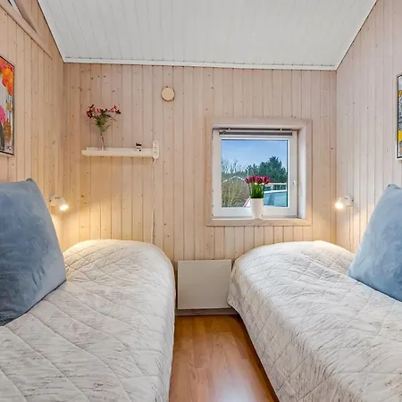Athisl - 800m From The Sea By Interhome 펜션